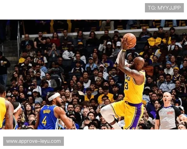 詹姆斯伤退湖人输给快船 勇士新星库明加继续爆发表现亮眼