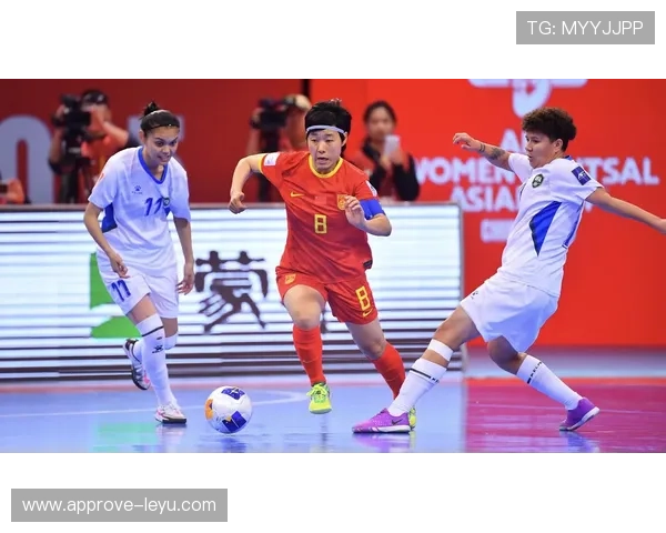 中国足球队迎战世界强队备战亚洲杯 冲击历史最佳成绩