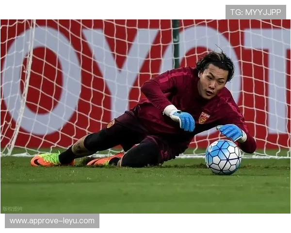 国足迎来关键对决,主帅战术调整引发球迷热议 国足迎来关键对决,主帅战术调整引发球迷热议