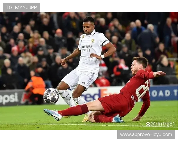 欧冠焦点战激烈上演豪门对决引爆球迷热情新星表现抢眼引关注