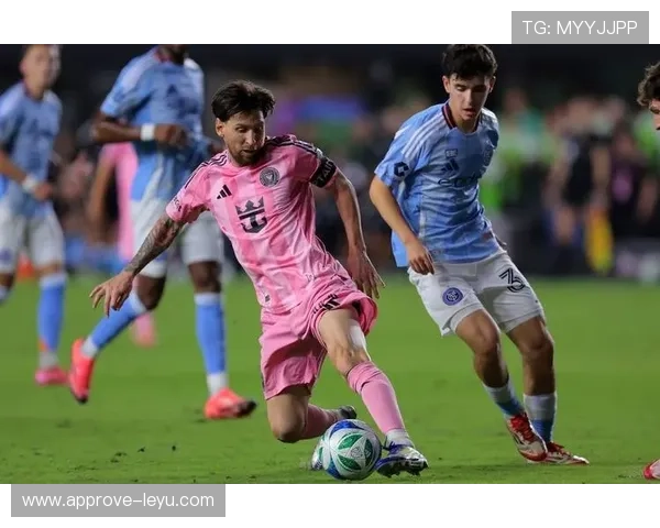 梅西加盟迈阿密国际后首次亮相精彩进球助队逆转取得重要胜利